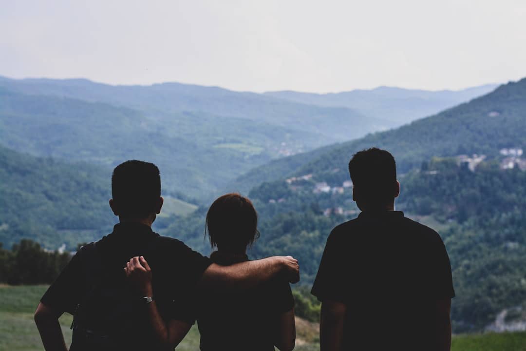 créez des souvenirs inoubliables en famille lors de vos voyages. découvrez des conseils et des destinations pour partager des moments précieux avec vos proches et renforcer vos liens tout en explorant le monde ensemble.