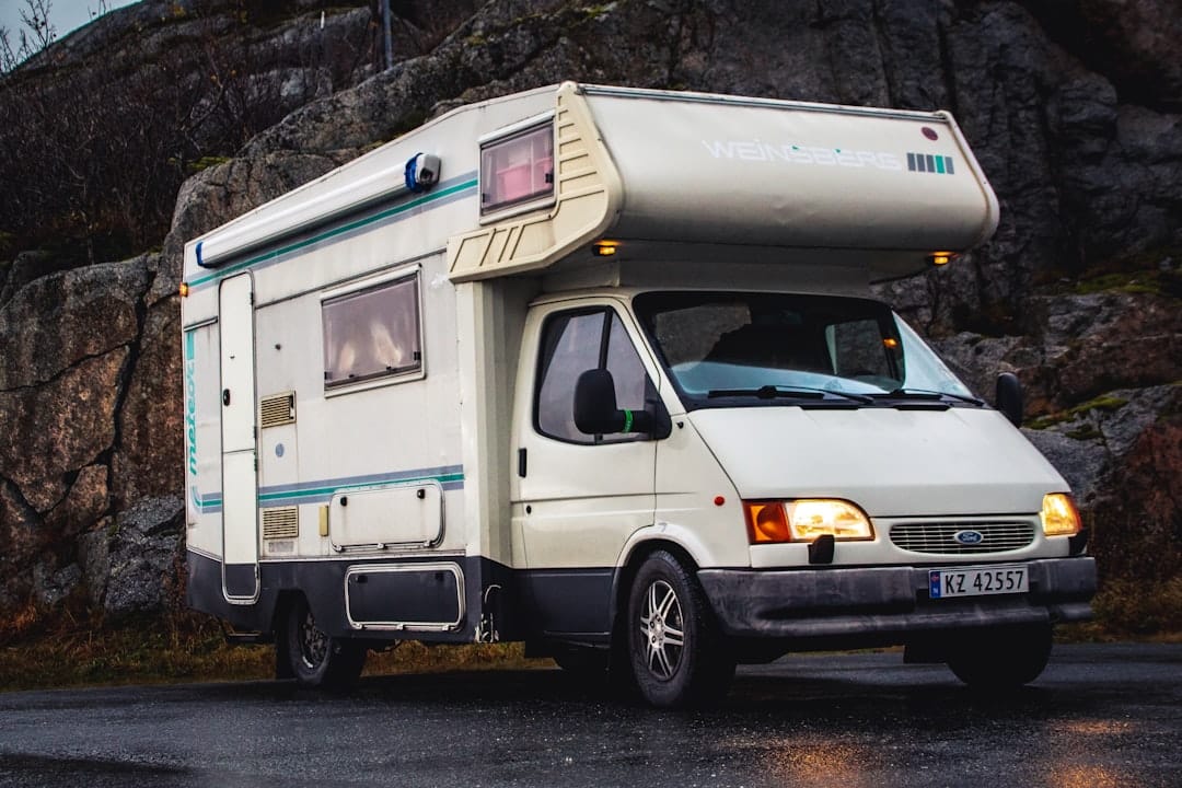 découvrez l'aventure en camping-car avec rv adventure, votre guide ultime pour des voyages inoubliables sur les routes. explorez des paysages époustouflants et créez des souvenirs mémorables tout en profitant de la liberté de la route.