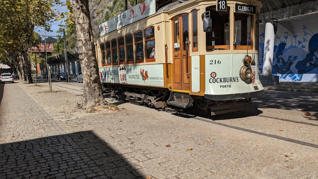 découvrez le voyage en train, une expérience unique et écologique pour explorer des paysages pittoresques tout en profitant du confort et de la convivialité à bord. planifiez votre prochaine aventure ferroviaire dès aujourd'hui !